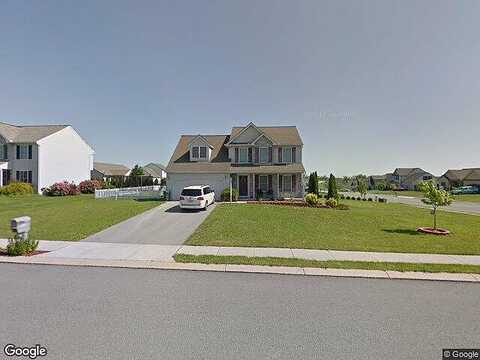 Lynne, MOUNT WOLF, PA 17347