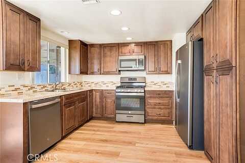 Hollis, BLOOMINGTON, CA 92316