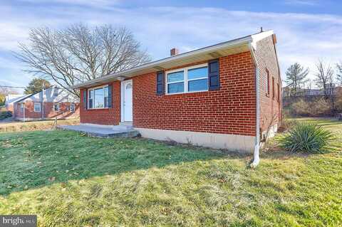 Carolyn, HARRISBURG, PA 17112