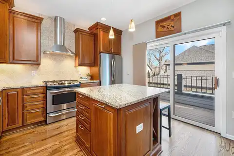 Edgewood, MILWAUKEE, WI 53211