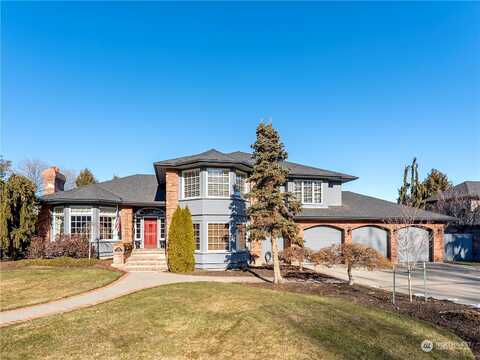 1St, WENATCHEE, WA 98801