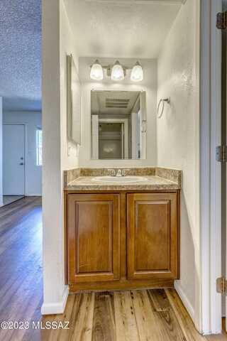 Glenn, TUCSON, AZ 85719