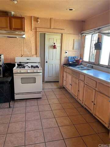 41St, LOS ANGELES, CA 90011