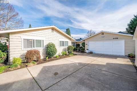 Lois, HILLSBORO, OR 97123