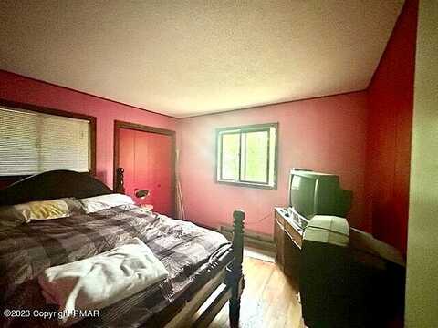 Saunders, BUSHKILL, PA 18324