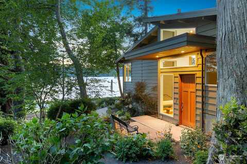 Crystal Springs, BAINBRIDGE ISLAND, WA 98110