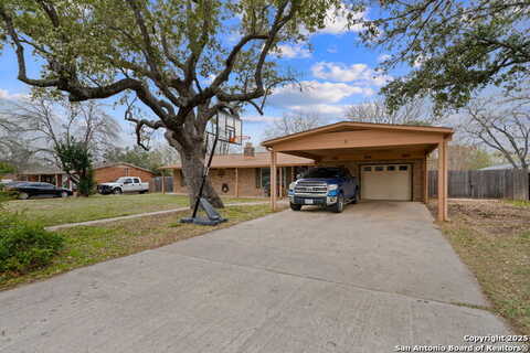 Low Meadow, PLEASANTON, TX 78064