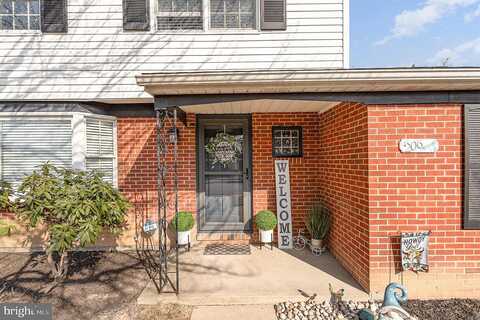 Linda, MECHANICSBURG, PA 17055