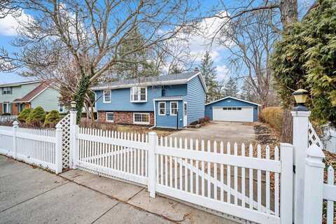 Chestnut Ridge, HARTLAND, WI 53029