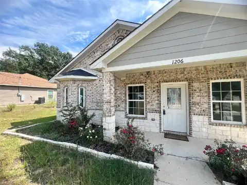 1St, MOUNT PLEASANT, TX 75455