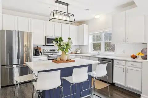Village, CHASKA, MN 55318