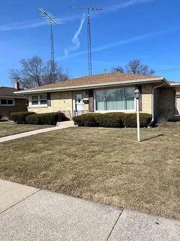 Carlton, RACINE, WI 53402