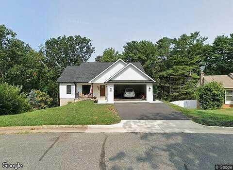 Pine Hill, STAUNTON, VA 24401