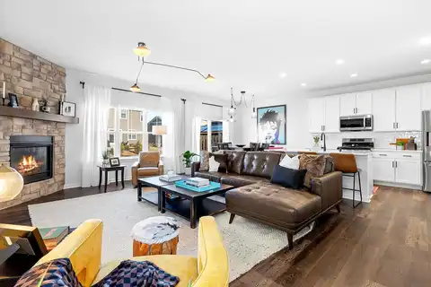 Augusta, CEDARBURG, WI 53012