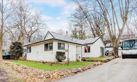 Shady, PEWAUKEE, WI 53072