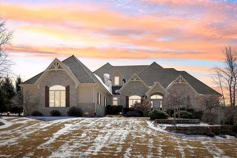 Woodridge, PEWAUKEE, WI 53072