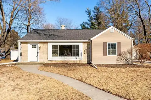 Oakwood, OCONOMOWOC, WI 53066