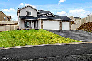 1St, SELAH, WA 98942