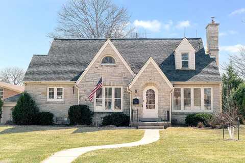 Grand, THIENSVILLE, WI 53092
