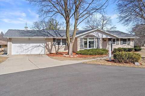 Brookside, HALES CORNERS, WI 53130