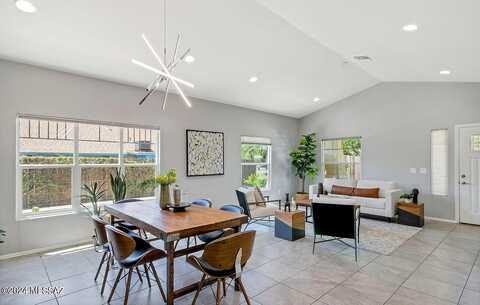Queen, TUCSON, AZ 85705
