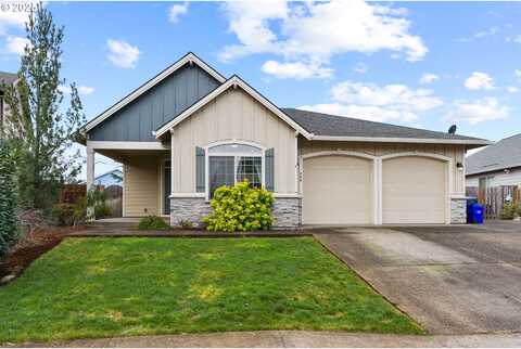 Julie, MOLALLA, OR 97038