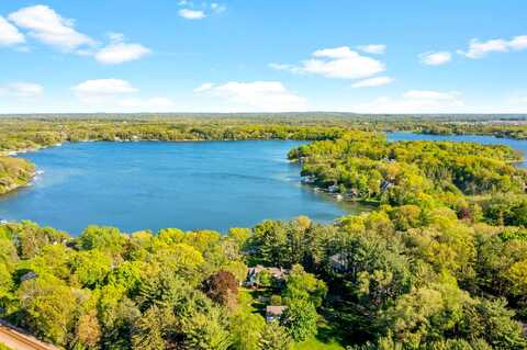 Hewitts Point, OCONOMOWOC, WI 53066