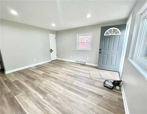 Mary, JEANNETTE, PA 15644
