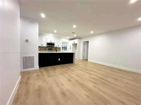 9Th, FORT LAUDERDALE, FL 33311