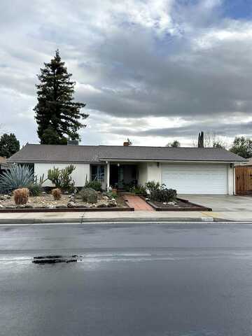 Portals, CLOVIS, CA 93611