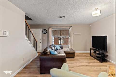Westfield Rd, Bakersfield, CA 93309