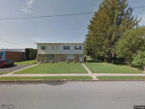 Locust St, Denver, PA 17517