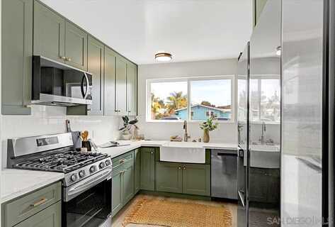 Morose, LEMON GROVE, CA 91945