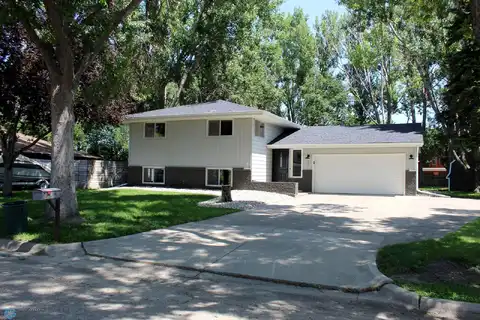 Horn, MOORHEAD, MN 56560