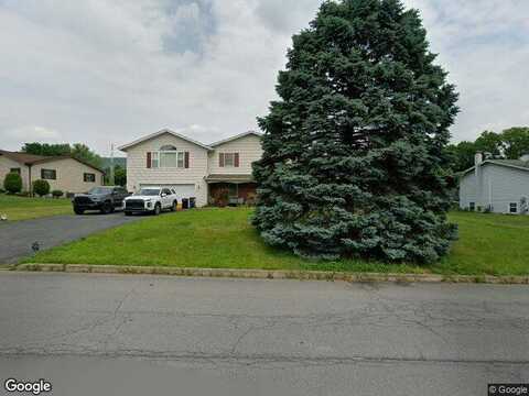 Oakhurst, SLATINGTON, PA 18080