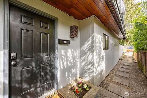 Thackeray, SEATTLE, WA 98105