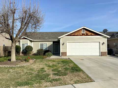 N Cottage Street, Porterville, CA 93257