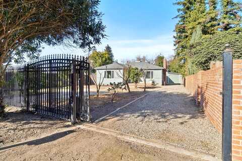 E Dayton Avenue, Fresno, CA 93704