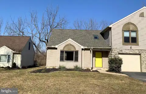 Farm Ln, EPHRATA, PA 17522