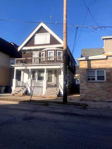 Locust, MILWAUKEE, WI 53212