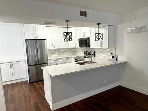 Tahiti Lane, Lake Worth, FL 33467