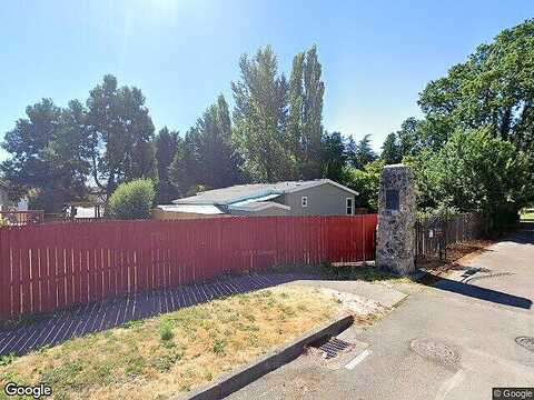 S Everest St, Newberg, OR 97132