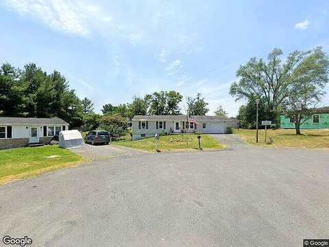 Cardinal St, Mount Jackson, VA 22847