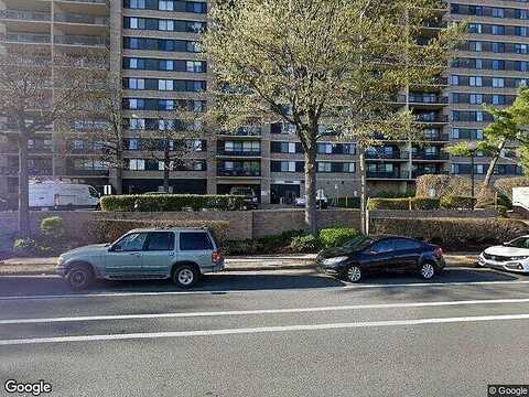 Seminary Rd, Unit 214S, Falls Church, VA 22041