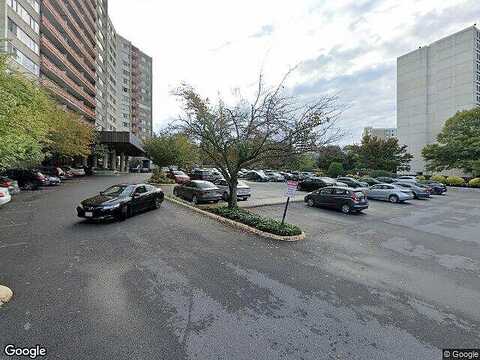 Holmes Run Pkwy, Unit 510, Alexandria, VA 22304