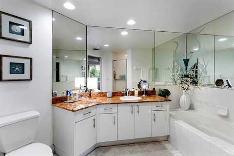 Dolphin Cay Lane S, Saint Petersburg, FL 33711