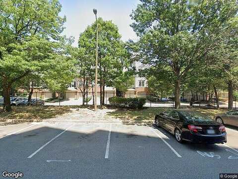 Longstreet Ln, Unit 202, Alexandria, VA 22311