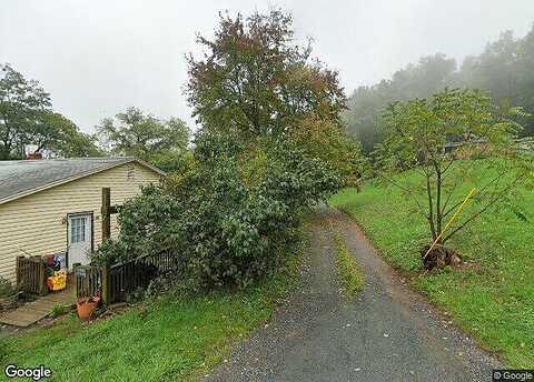 Head Waters Rd, Chester Gap, VA 22627