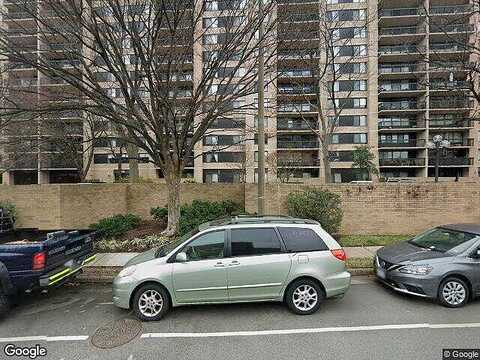 S George Mason Dr, Unit T5, Falls Church, VA 22041