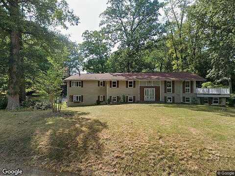 Holly Cir, Triangle, VA 22134